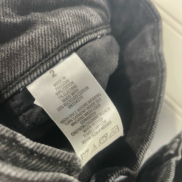 Aeropostale Women's Black Denim Mom Shorts Size 2 Women’s EUC - Picture 9 of 9